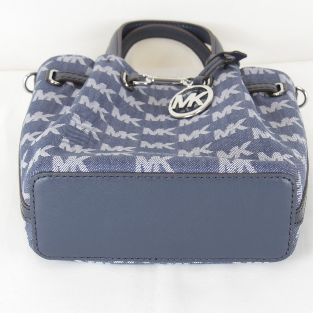 極美品『USED』 
Michael Kors マイケルコース 
 MKシグネチャー ショルダーバッグ 
キャンバス/レザー ブルー