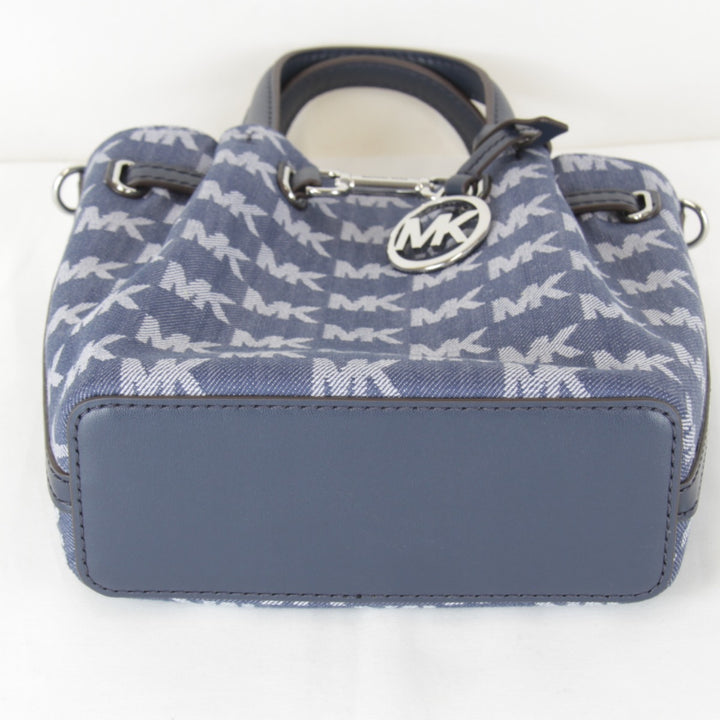 極美品『USED』 
Michael Kors マイケルコース 
 MKシグネチャー ショルダーバッグ 
キャンバス/レザー ブルー