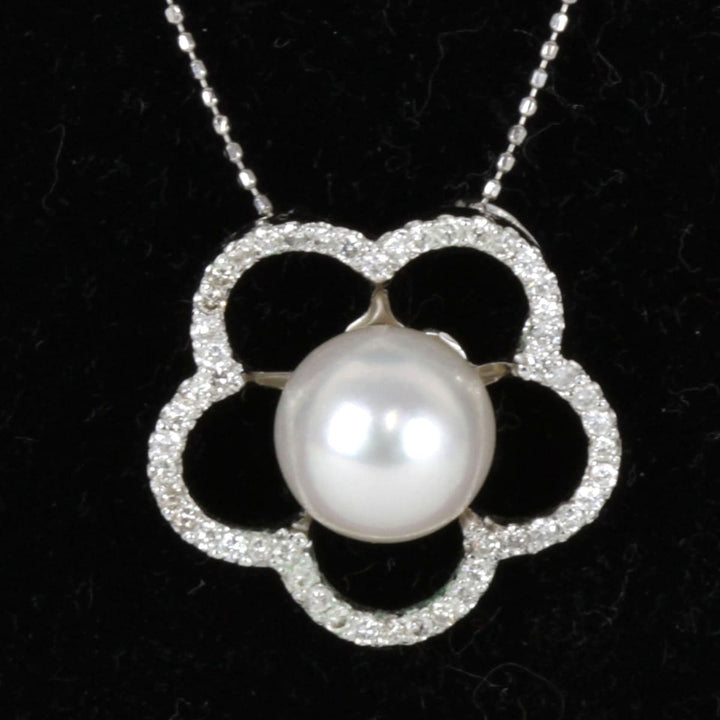 美品『USED』 K18WG/パール 
 フラワーモチーフ ネックレス
 3.5g
