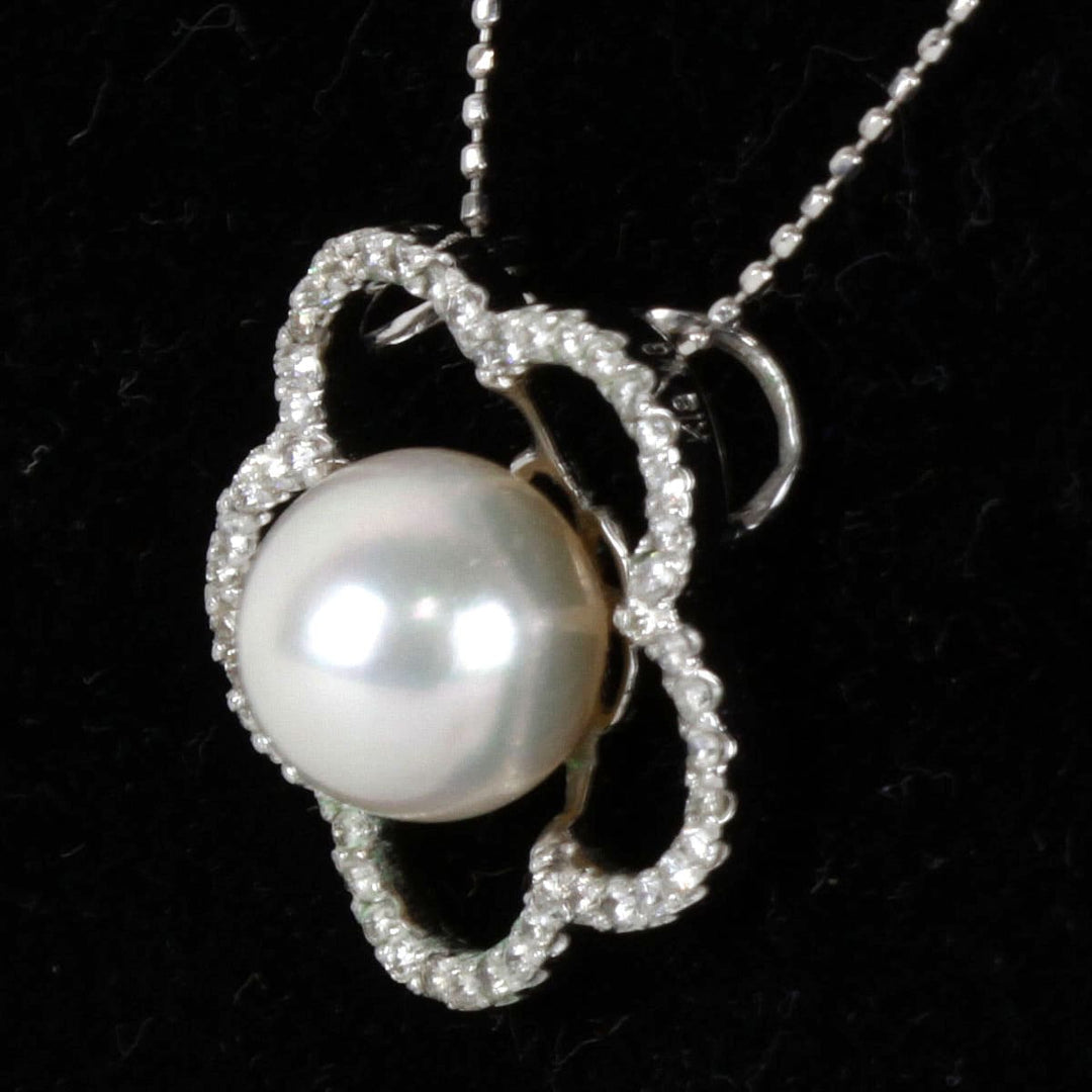 美品『USED』 K18WG/パール 
 フラワーモチーフ ネックレス
 3.5g