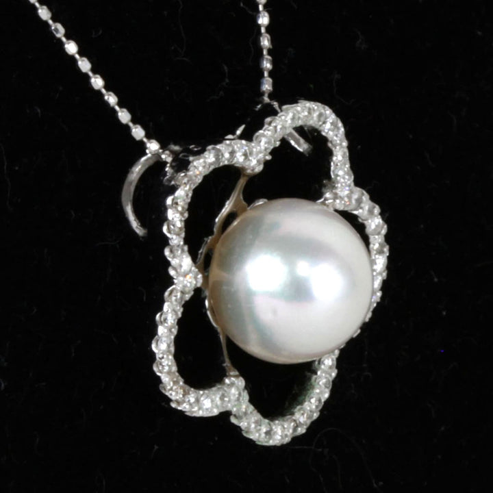 美品『USED』 K18WG/パール 
 フラワーモチーフ ネックレス
 3.5g