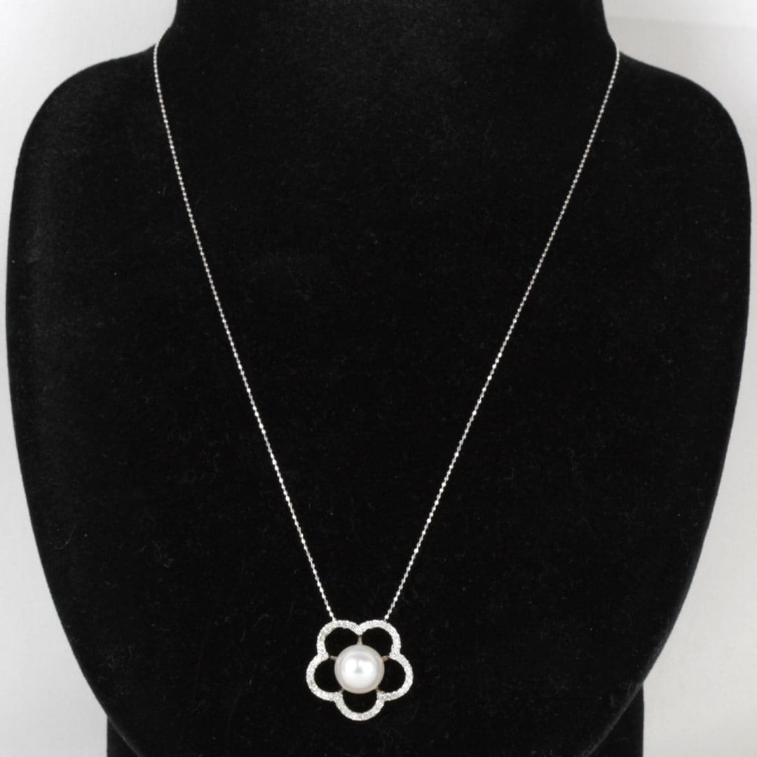 美品『USED』 K18WG/パール 
 フラワーモチーフ ネックレス
 3.5g