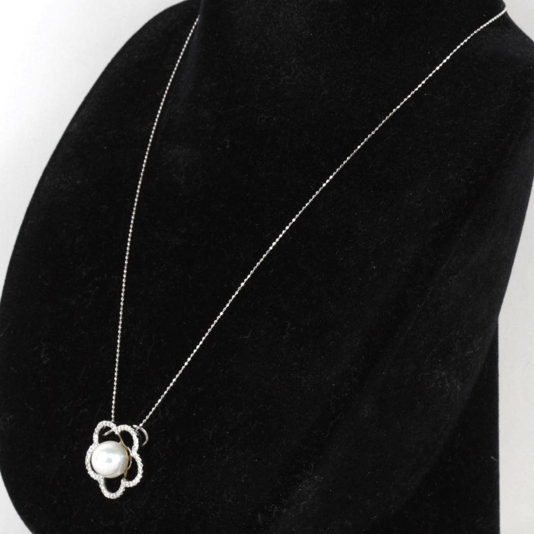 美品『USED』 K18WG/パール 
 フラワーモチーフ ネックレス
 3.5g