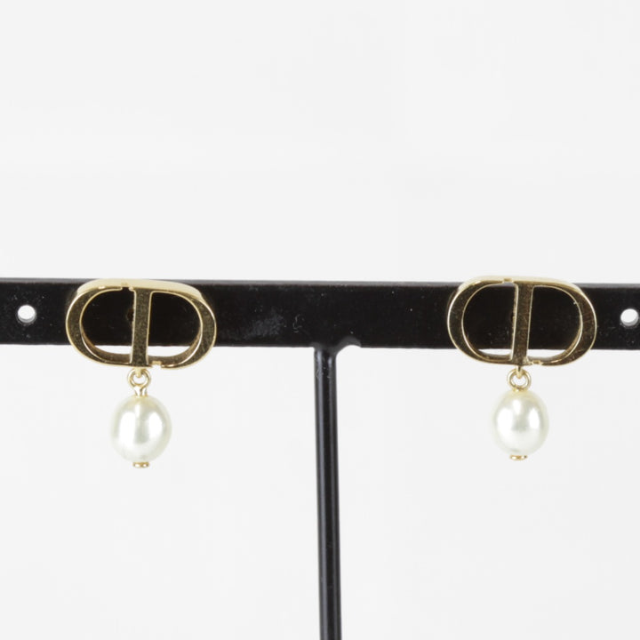 『USED』 メタル 
Christian Dior ロゴ パール ピアス