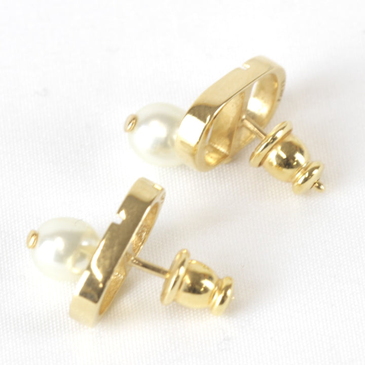 『USED』 メタル 
Christian Dior ロゴ パール ピアス