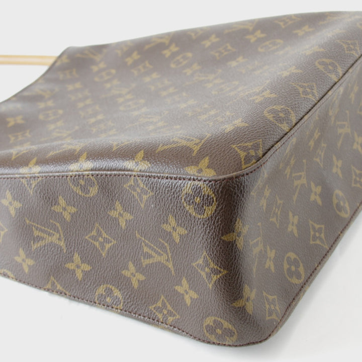 良品『USED』 
LOUIS VUITTON ルイ・ヴィトン 
 ルーピングGM M51145 ショルダーバッグ 
モノグラムキャンバス モノグラム 大きめ タテ型 肩掛けしやすい