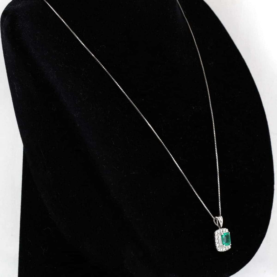 美品『USED』 Pt850/Pt900 /エメラルド/ダイヤモンド 
 鑑別書付き ネックレス
 エメラルド 1.03 6.0g