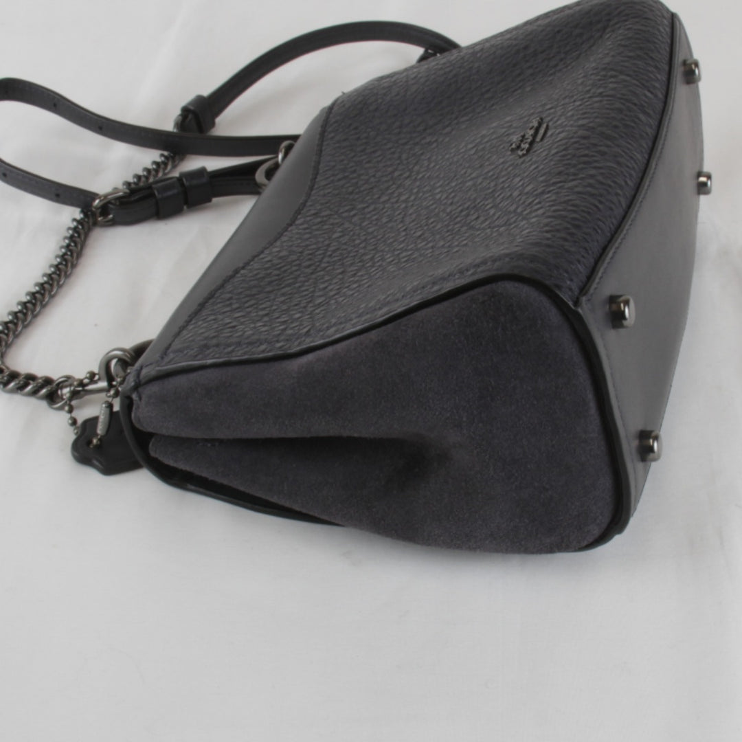 美品『USED』 
COACH コーチ 
 F22349 チェーン ショルダーバッグ 
レザー/スウェード ネイビー