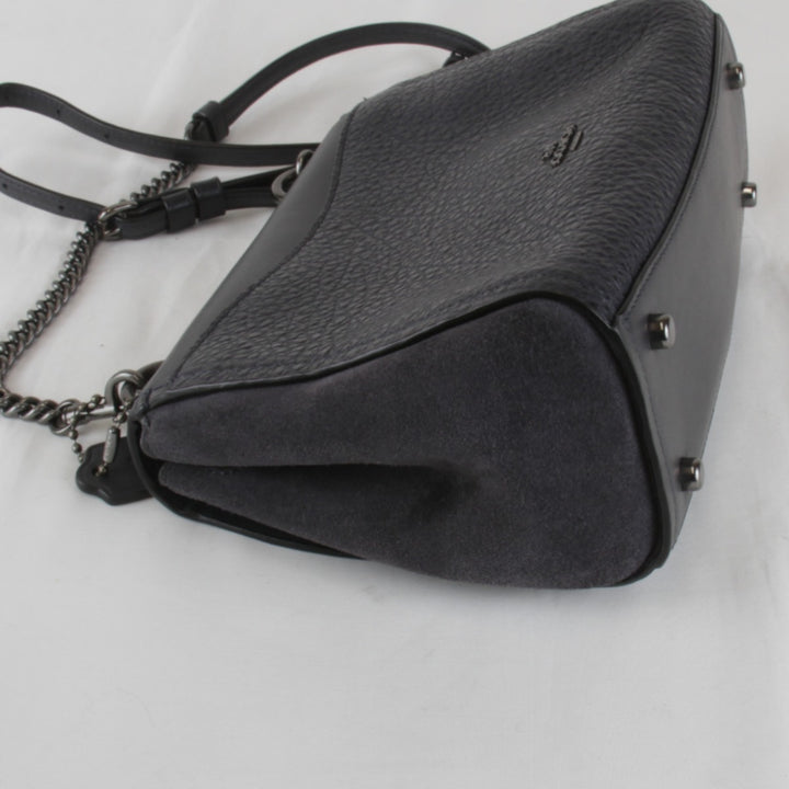 美品『USED』 
COACH コーチ 
 F22349 チェーン ショルダーバッグ 
レザー/スウェード ネイビー
