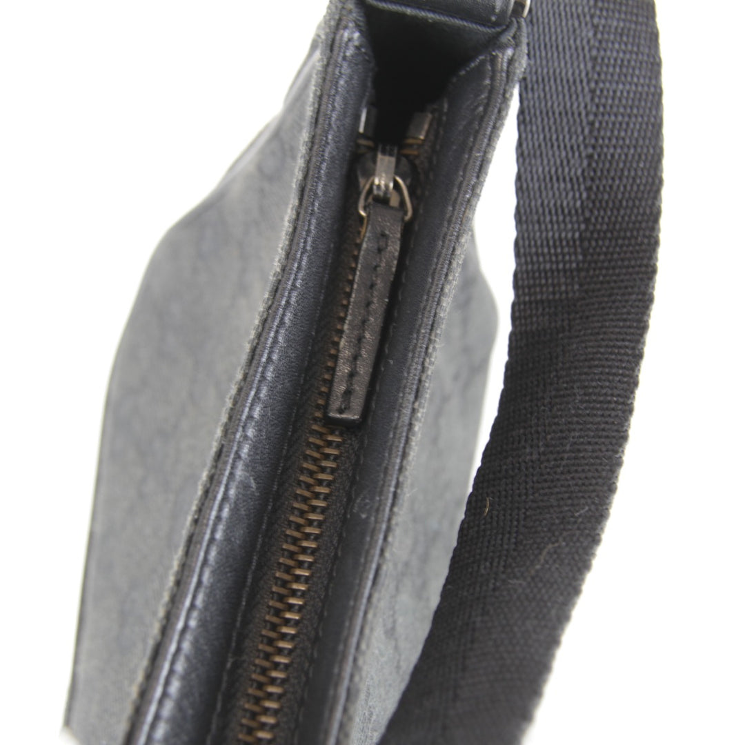 【価格改定】『USED』 
GUCCI グッチ 
 ポーチ 106644 002404 ハンドバッグ 
GGキャンバス ブラック