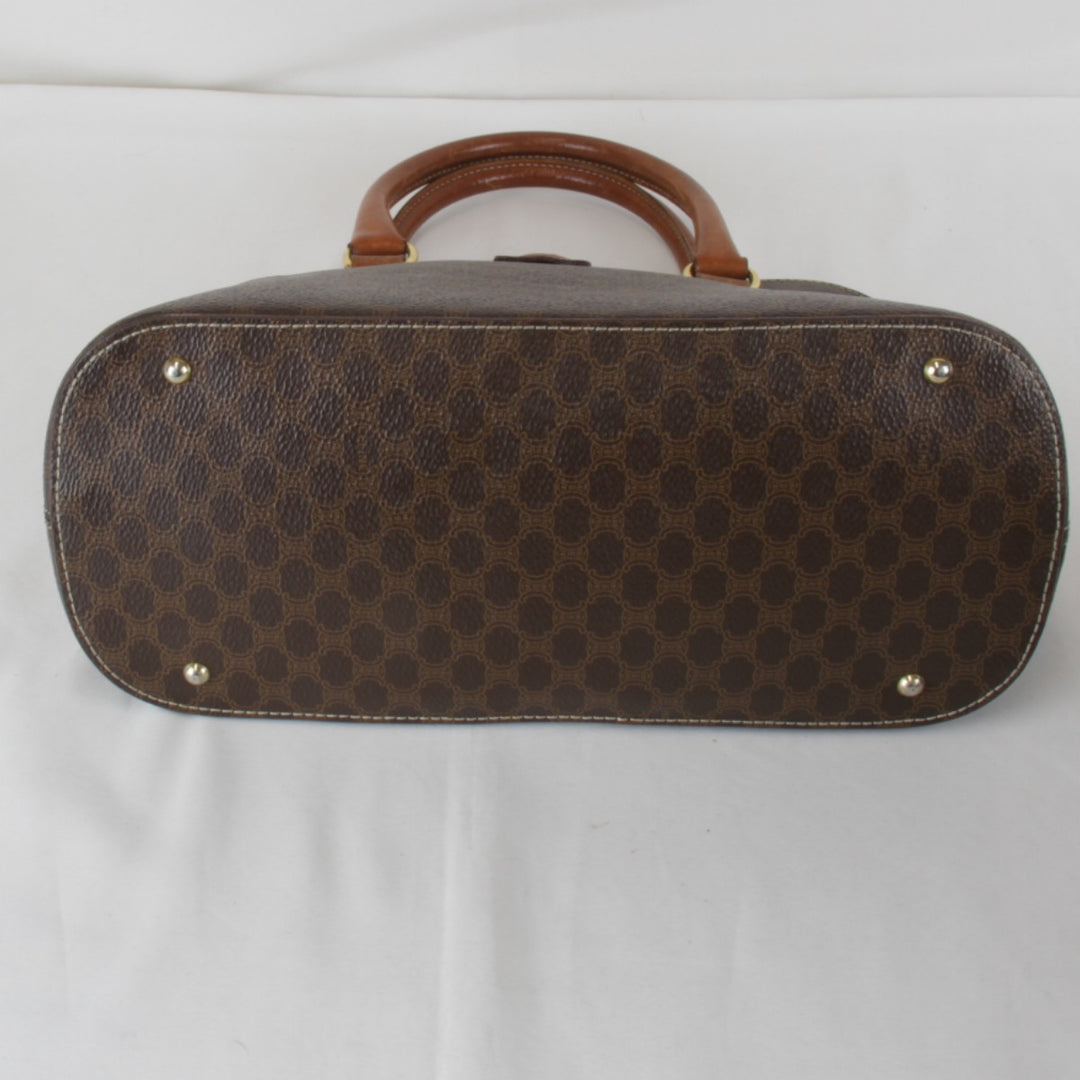 【価格改定】『USED』 
CELINE セリーヌ 
 マカダム ストラップ ハンドバッグ 
PVC/レザー ブラウン