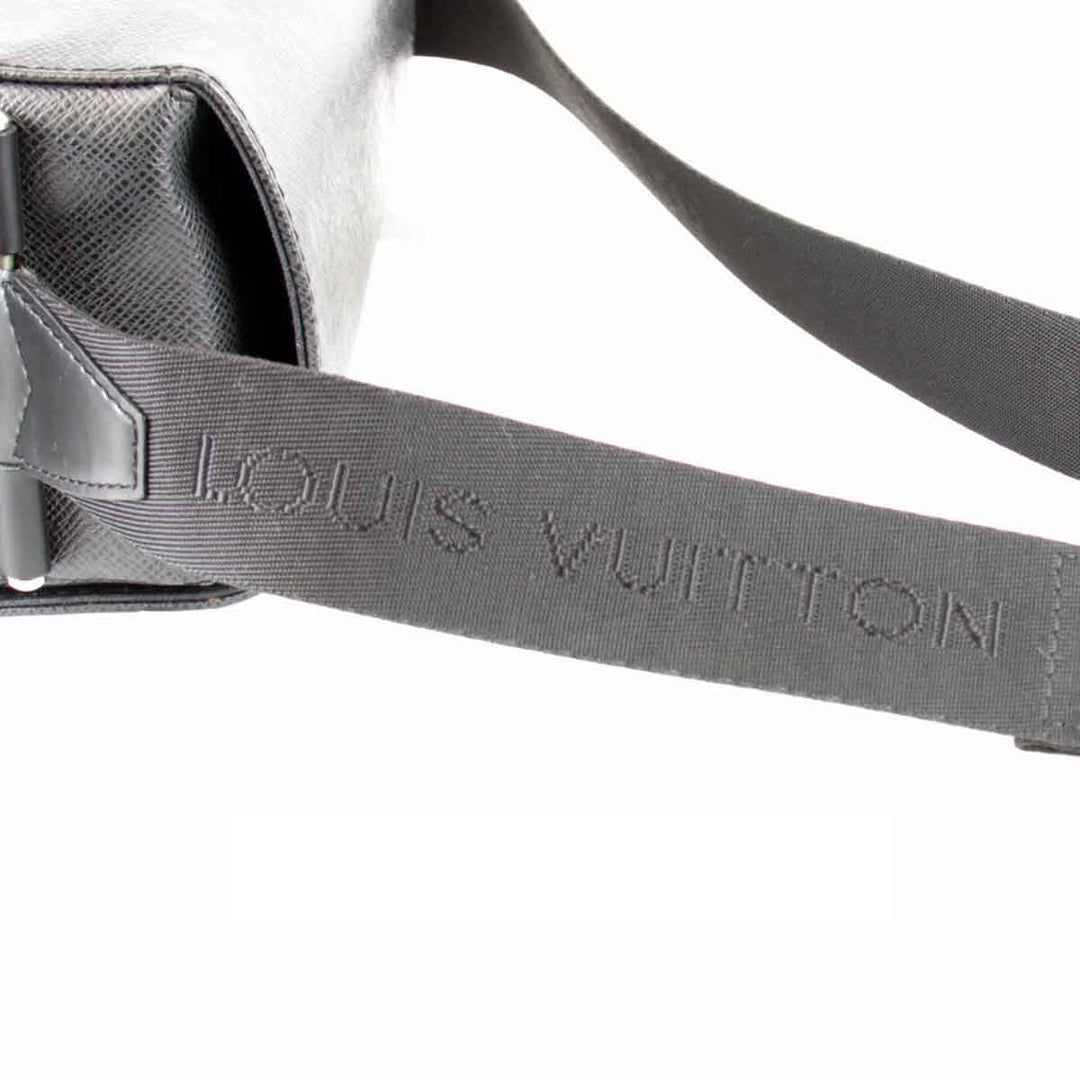 美品『USED』 
LOUIS VUITTON ルイ・ヴィトン 
 ヤランガ M30822 ショルダーバッグ 
タイガ ブラック
