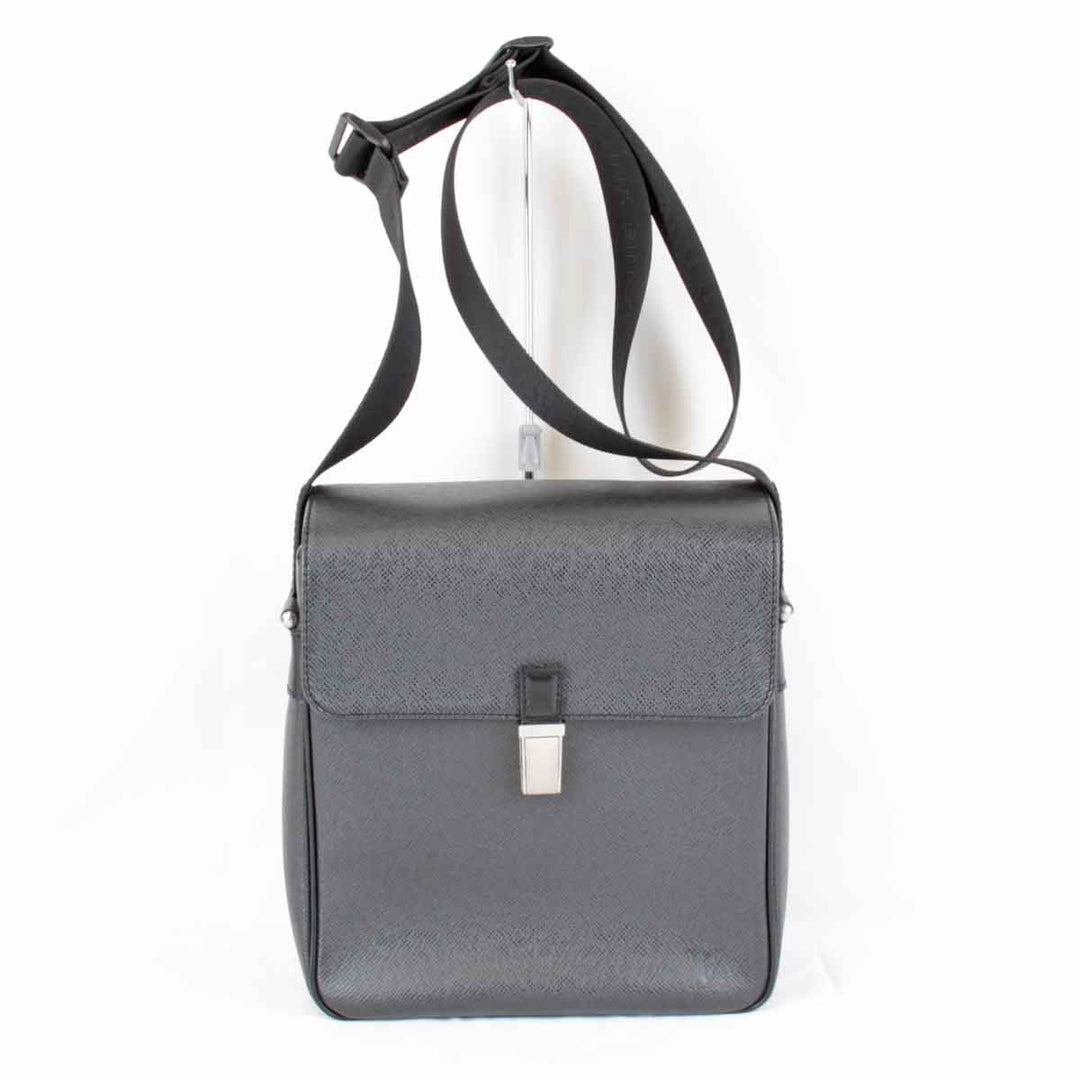 美品『USED』 
LOUIS VUITTON ルイ・ヴィトン 
 ヤランガ M30822 ショルダーバッグ 
タイガ ブラック