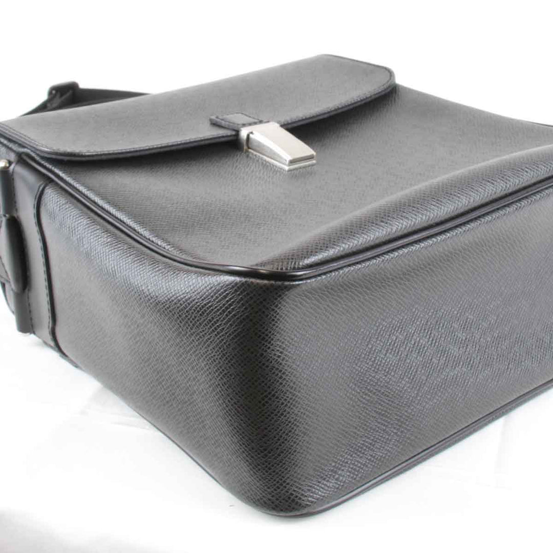 美品『USED』 
LOUIS VUITTON ルイ・ヴィトン 
 ヤランガ M30822 ショルダーバッグ 
タイガ ブラック