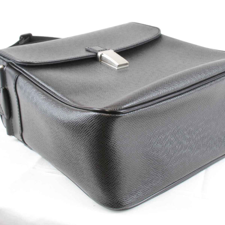 美品『USED』 
LOUIS VUITTON ルイ・ヴィトン 
 ヤランガ M30822 ショルダーバッグ 
タイガ ブラック