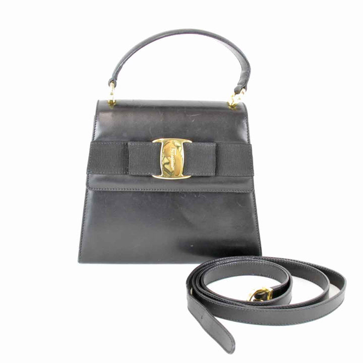 『USED』 
Salvatore Ferragamo フェラガモ 
 ショルダーバッグ 
レザー ブラック