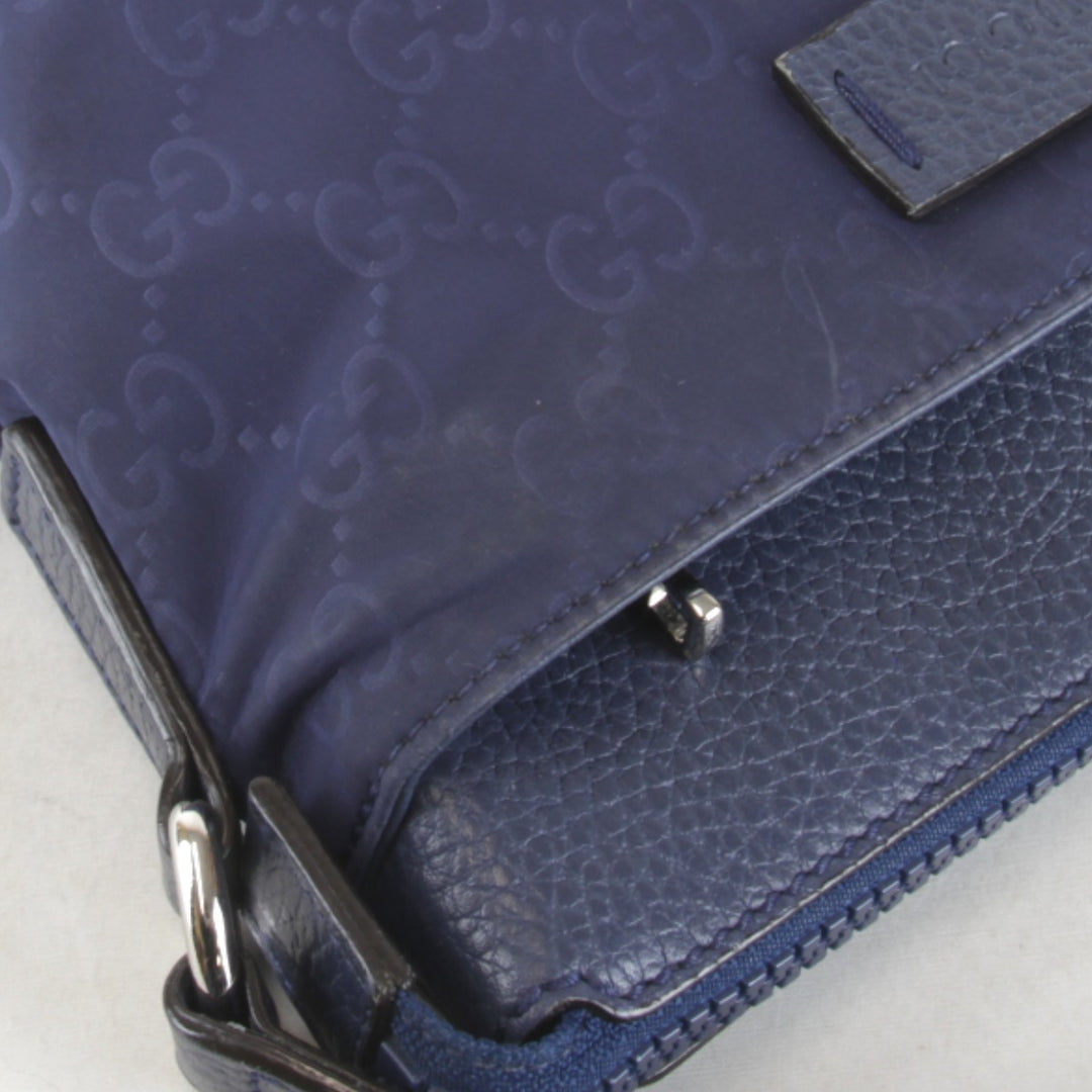 良品『USED』 
GUCCI グッチ 
 510339 213317 ショルダーバッグ 
ナイロン ネイビー