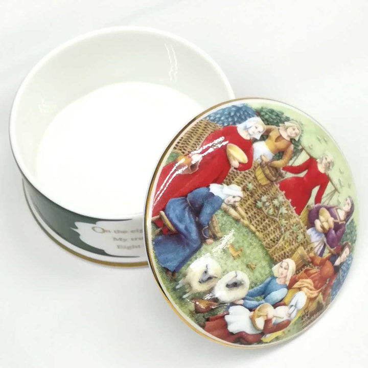 美品『USED』 
Wedgwood ウェッジウッド 
 Eight Maids a-Milking 小物入れ 陶磁器 
陶器 グリーン系