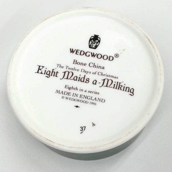 美品『USED』 
Wedgwood ウェッジウッド 
 Eight Maids a-Milking 小物入れ 陶磁器 
陶器 グリーン系