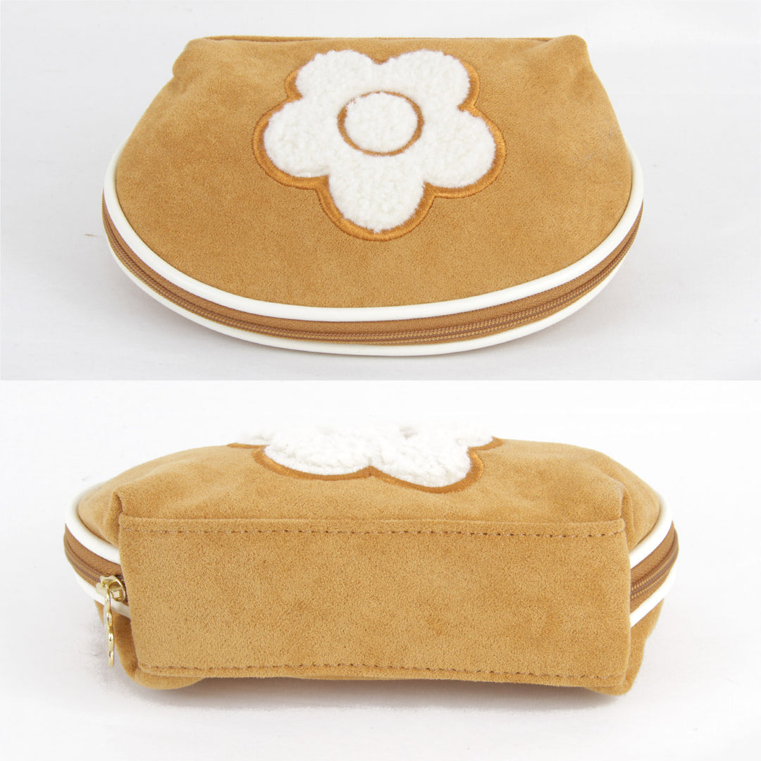 美品『USED』 
MARY QUANT マリークヮント 
 ポーチ 
スウェード キャメル