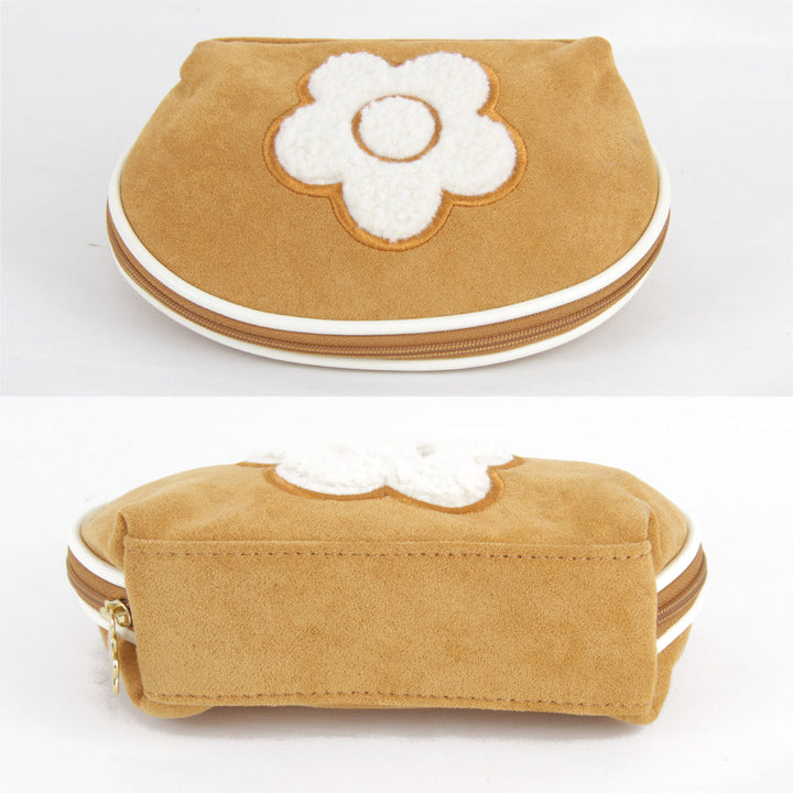 美品『USED』 
MARY QUANT マリークヮント 
 ポーチ 
スウェード キャメル