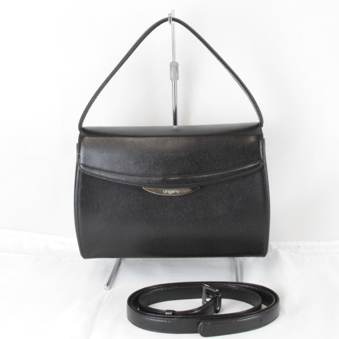良品『USED』 
emanuel ungaro ウンガロ 
 箱・ショルダーストラップ有 ハンドバッグ 
レザー ブラック 型崩れしにくい・キズがつきにくい