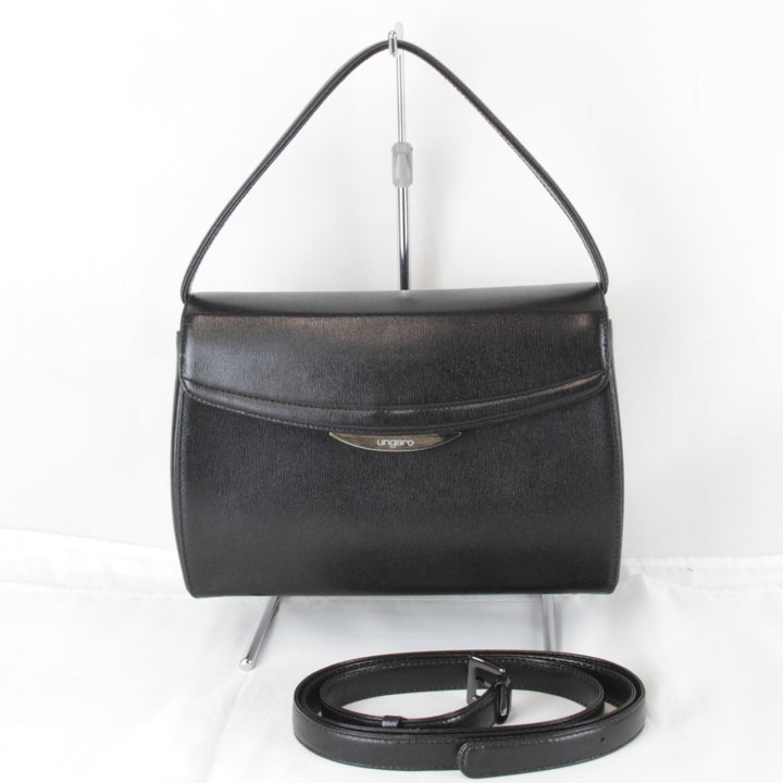 良品『USED』 
emanuel ungaro ウンガロ 
 箱・ショルダーストラップ有 ハンドバッグ 
レザー ブラック 型崩れしにくい・キズがつきにくい