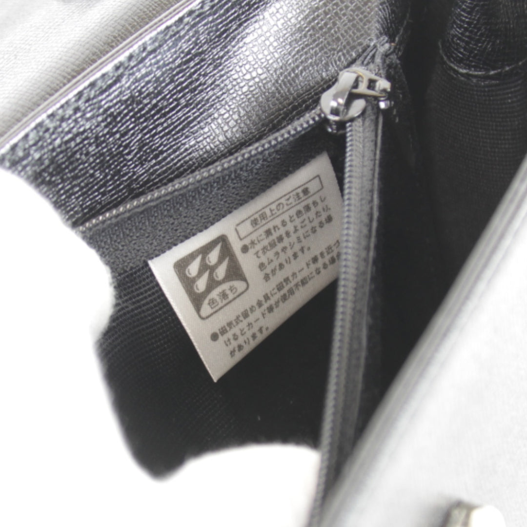 良品『USED』 
emanuel ungaro ウンガロ 
 箱・ショルダーストラップ有 ハンドバッグ 
レザー ブラック 型崩れしにくい・キズがつきにくい