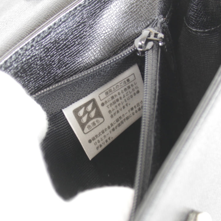 良品『USED』 
emanuel ungaro ウンガロ 
 箱・ショルダーストラップ有 ハンドバッグ 
レザー ブラック 型崩れしにくい・キズがつきにくい
