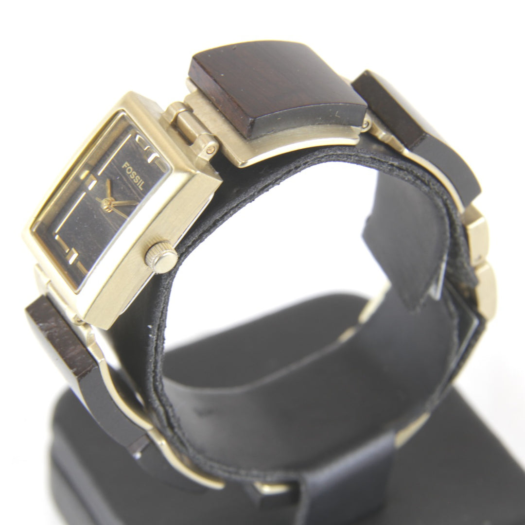ジャンク『動作未確認』 
FOSSIL スクエア 腕時計 EC-2108 
腕時計
 クォーツ レディース