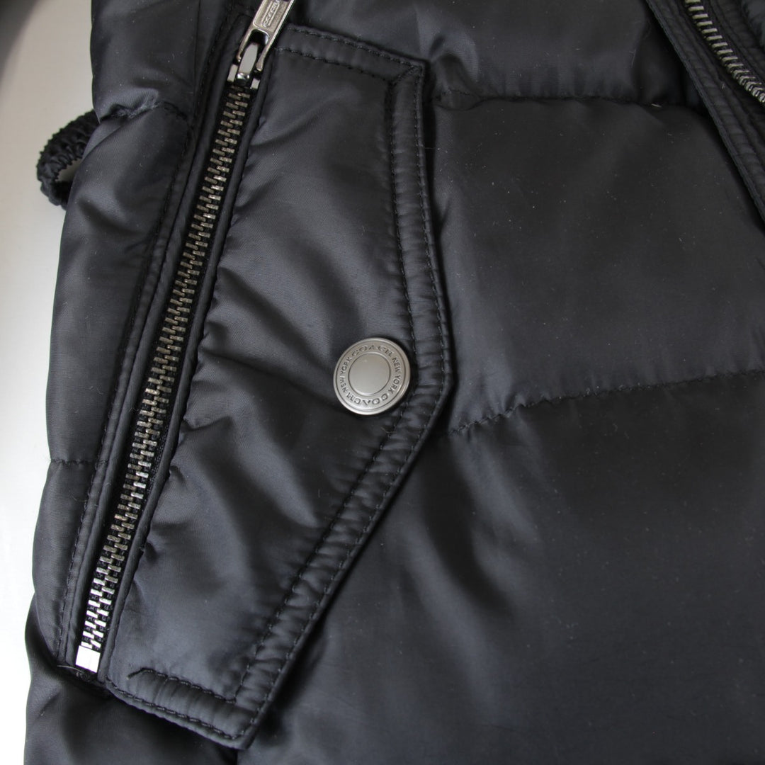 『USED』 
COACH コーチ 
 裏シグネチャー ベルトダウンコート XSサイズ ダウンジャケット 
ナイロン/ポリエステル /フェイクファー/ダウン/フェザー ブラック