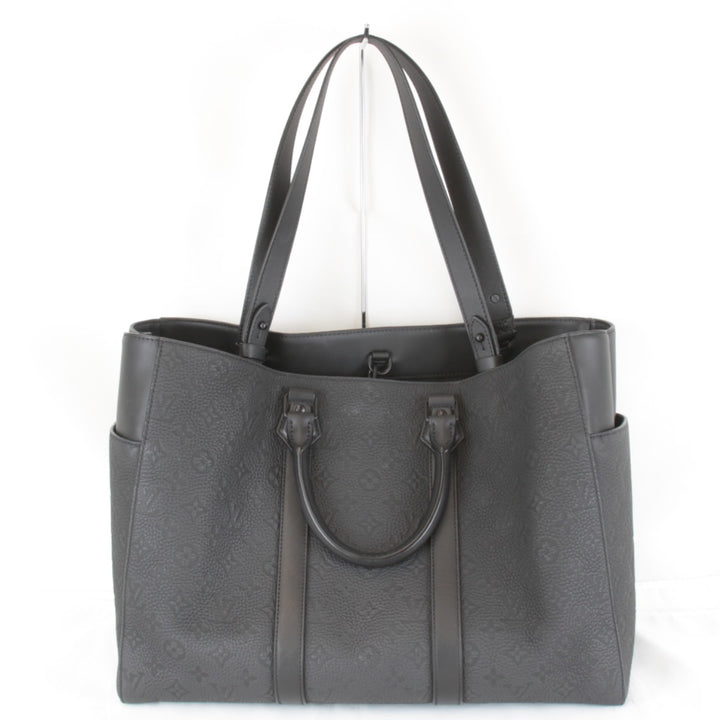 美品『USED』 
LOUIS VUITTON ルイ・ヴィトン 
 サックプラ24H M21865 トートバッグ 
トリヨンモノグラム ブラック 高級 ハイブランド 大容量 柔らかめの素材