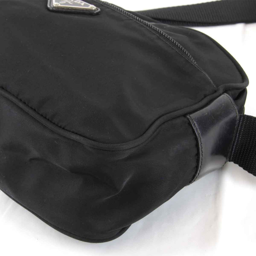 良品『USED』 
PRADA プラダ 
 ショルダーバッグ 
ナイロン ブラック
