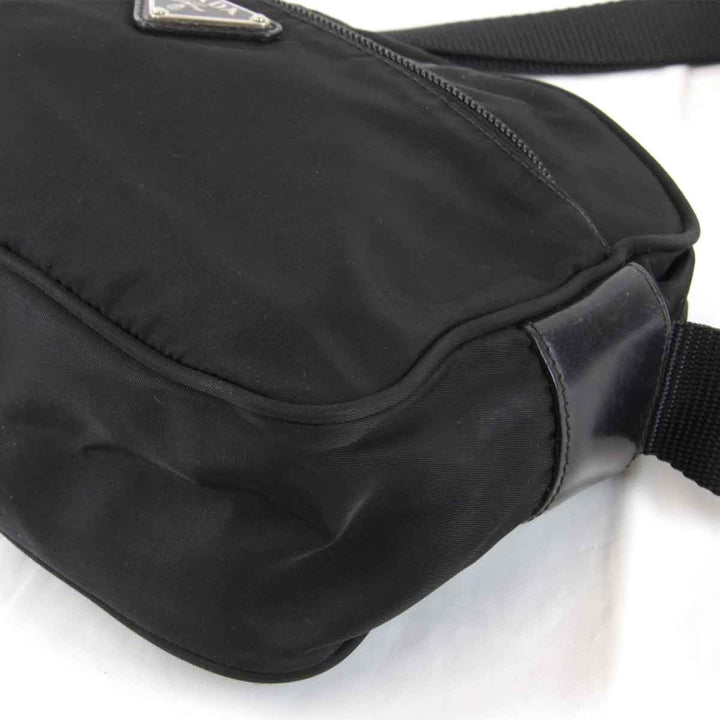 良品『USED』 
PRADA プラダ 
 ショルダーバッグ 
ナイロン ブラック