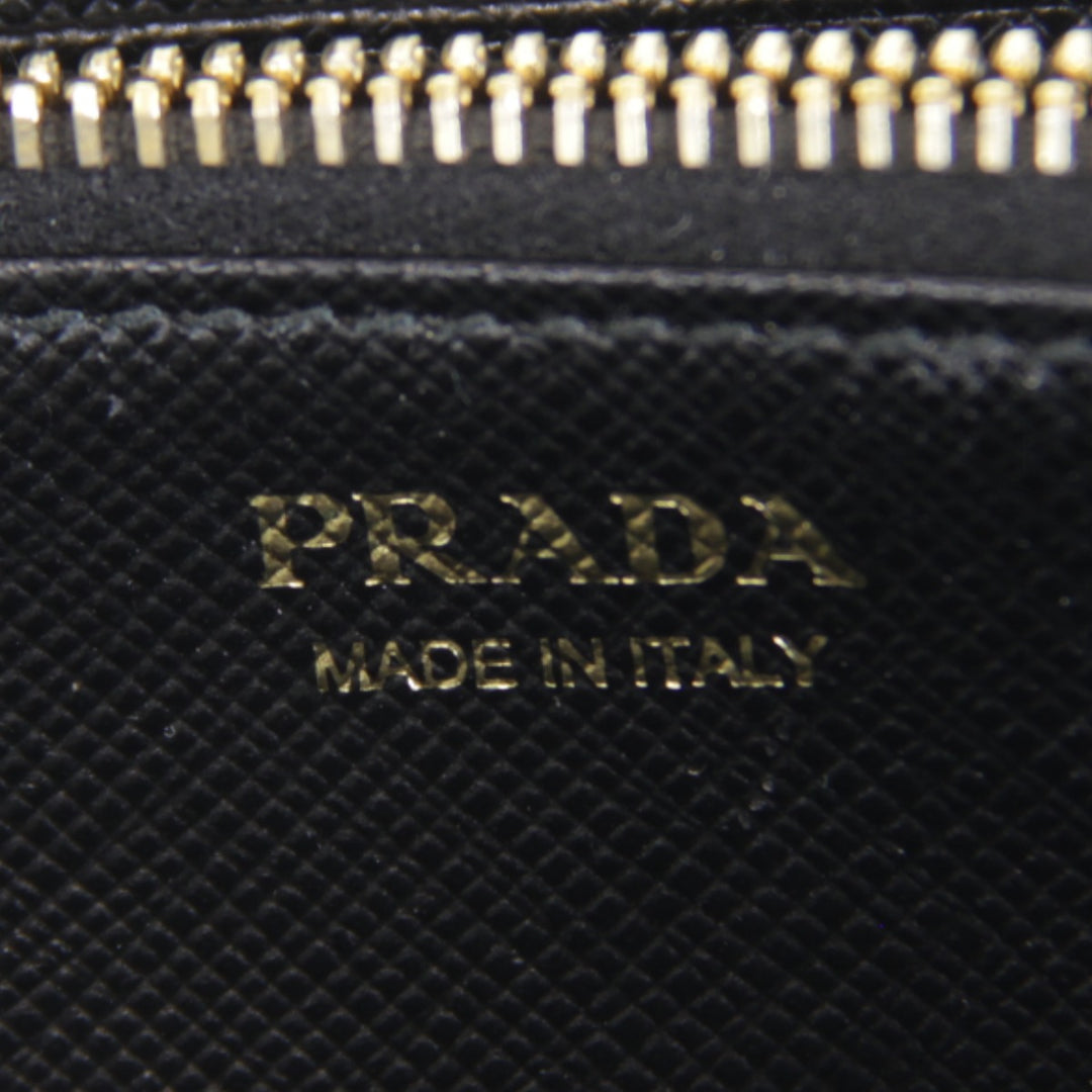 【価格改定】美品『USED』 
PRADA プラダ 
 サフィアーノラウンドファスナー 長財布 
レザー ブラック