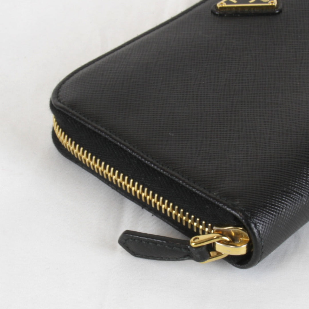 【価格改定】美品『USED』 
PRADA プラダ 
 サフィアーノラウンドファスナー 長財布 
レザー ブラック