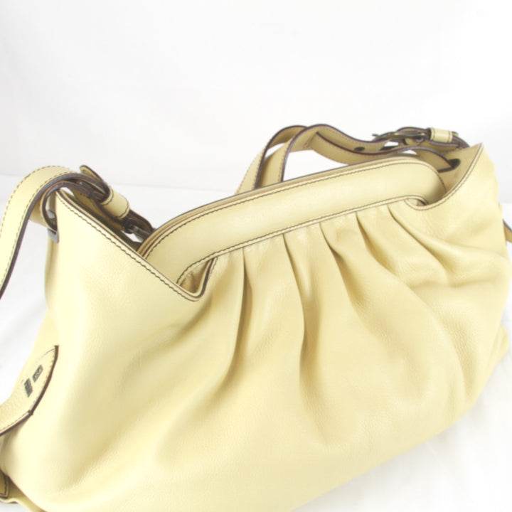 美品『USED』 
FENDI フェンディ 
 ワンショルダーバッグ ハンドバッグ 
レザー イエロー ギャザー
