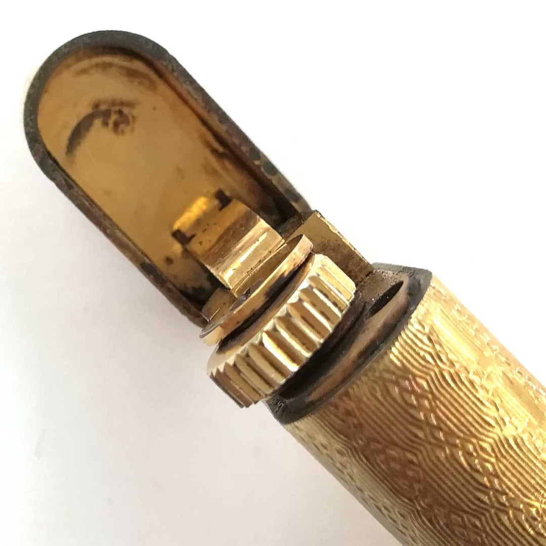 ジャンク『USED/動作未確認』 
CARTIER カルティエ 
 ガスライター ライター 
メタル ゴールド