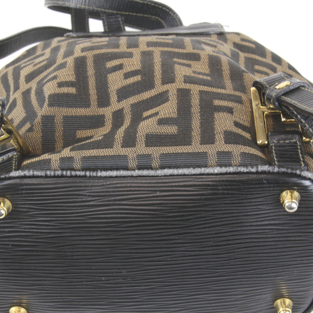 『USED』 
FENDI フェンディ 
 ズッカ リュック・デイパック 
キャンバス カーキ