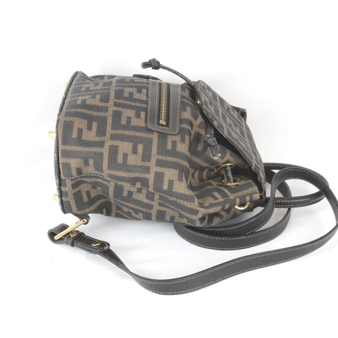 『USED』 
FENDI フェンディ 
 ズッカ リュック・デイパック 
キャンバス カーキ