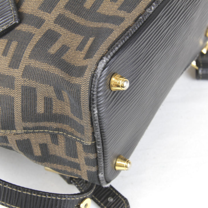 『USED』 
FENDI フェンディ 
 ズッカ リュック・デイパック 
キャンバス カーキ