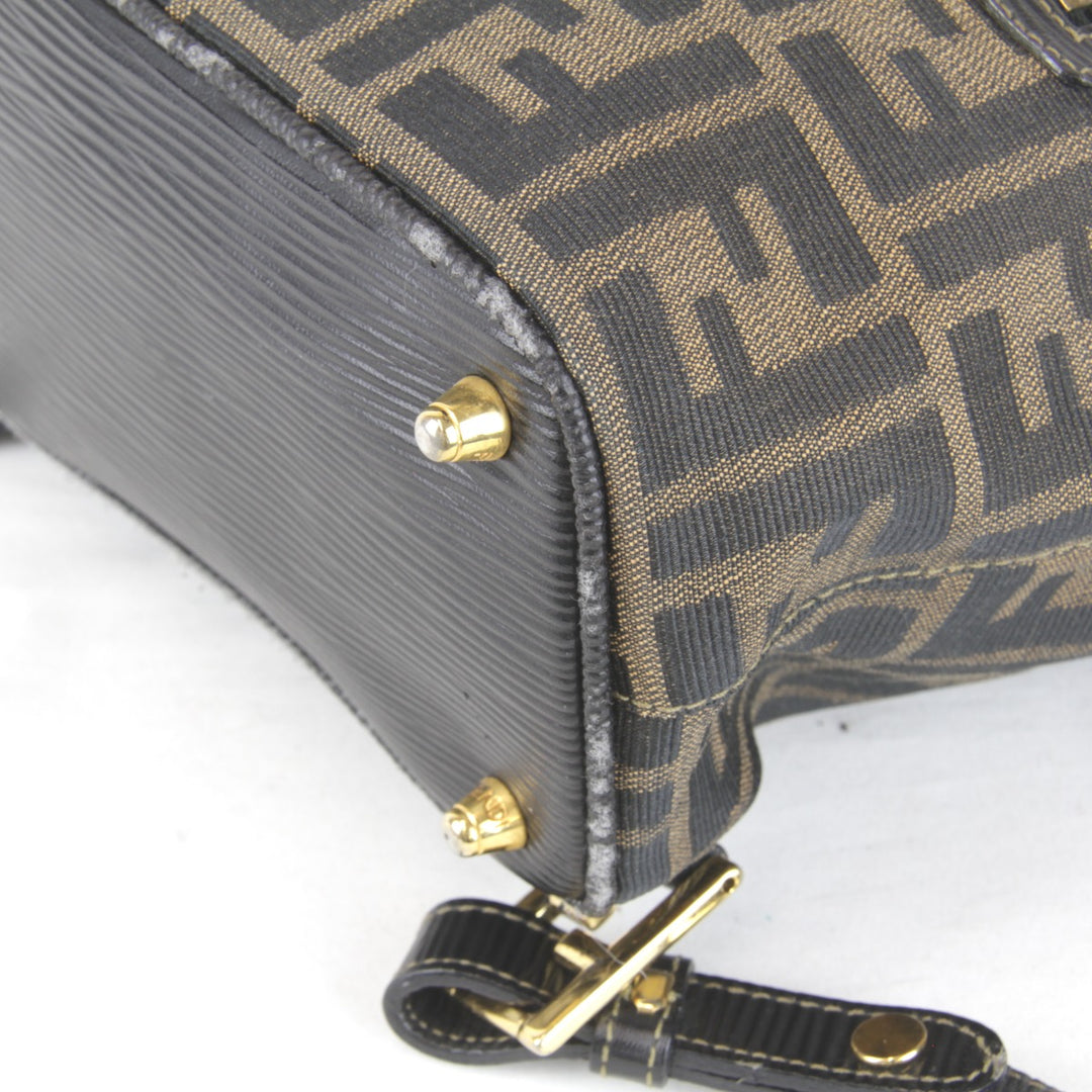 『USED』 
FENDI フェンディ 
 ズッカ リュック・デイパック 
キャンバス カーキ