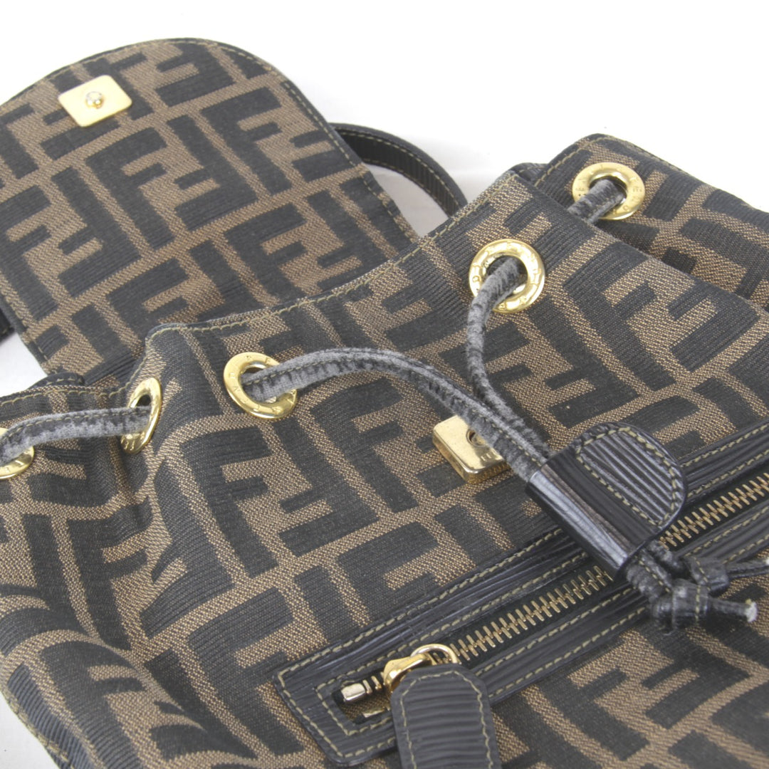 『USED』 
FENDI フェンディ 
 ズッカ リュック・デイパック 
キャンバス カーキ