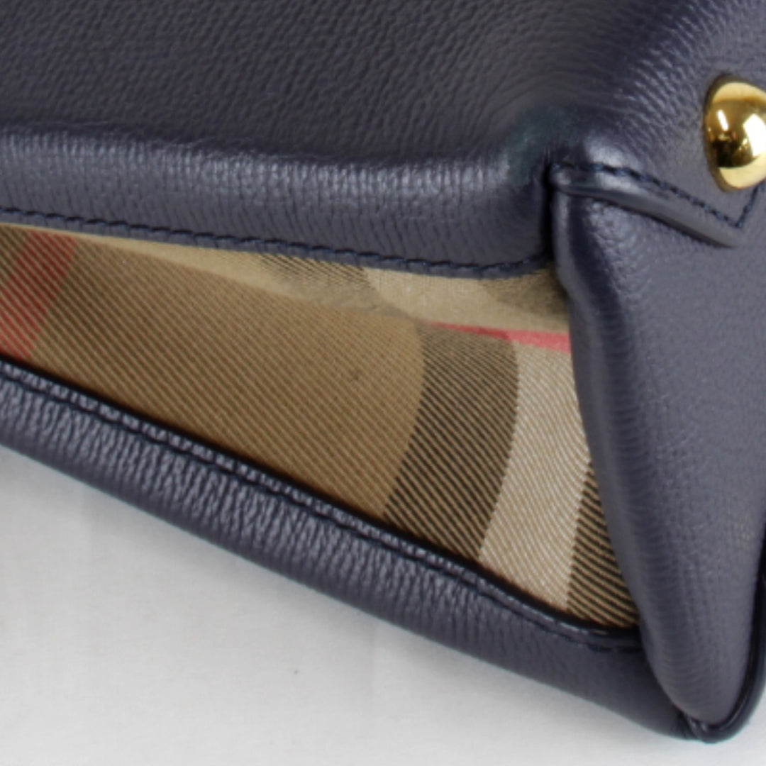良品『USED』 
BURBERRY バーバリー 
 スモールバナー 2WAY ハンドバッグ 
レザー ネイビー