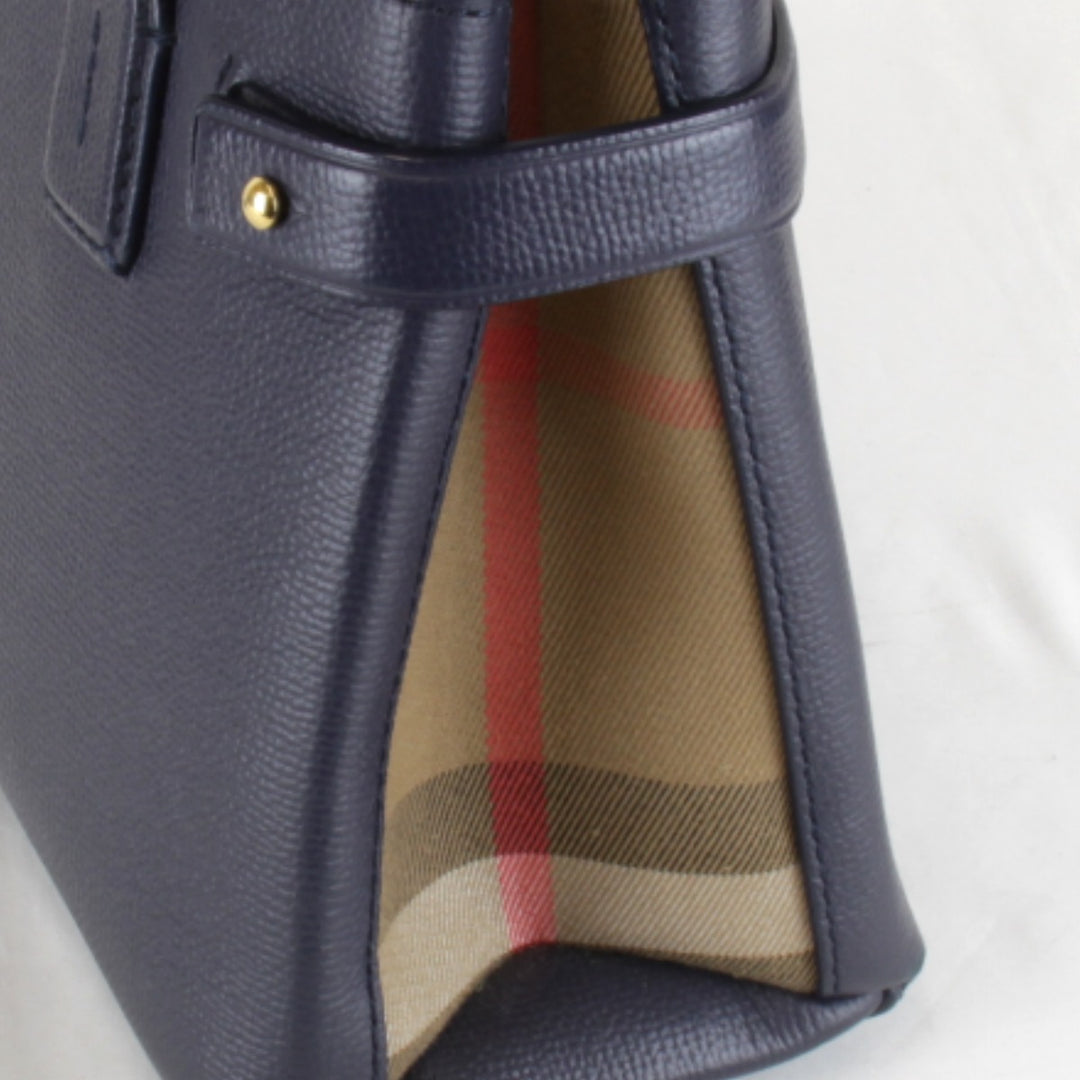良品『USED』 
BURBERRY バーバリー 
 スモールバナー 2WAY ハンドバッグ 
レザー ネイビー