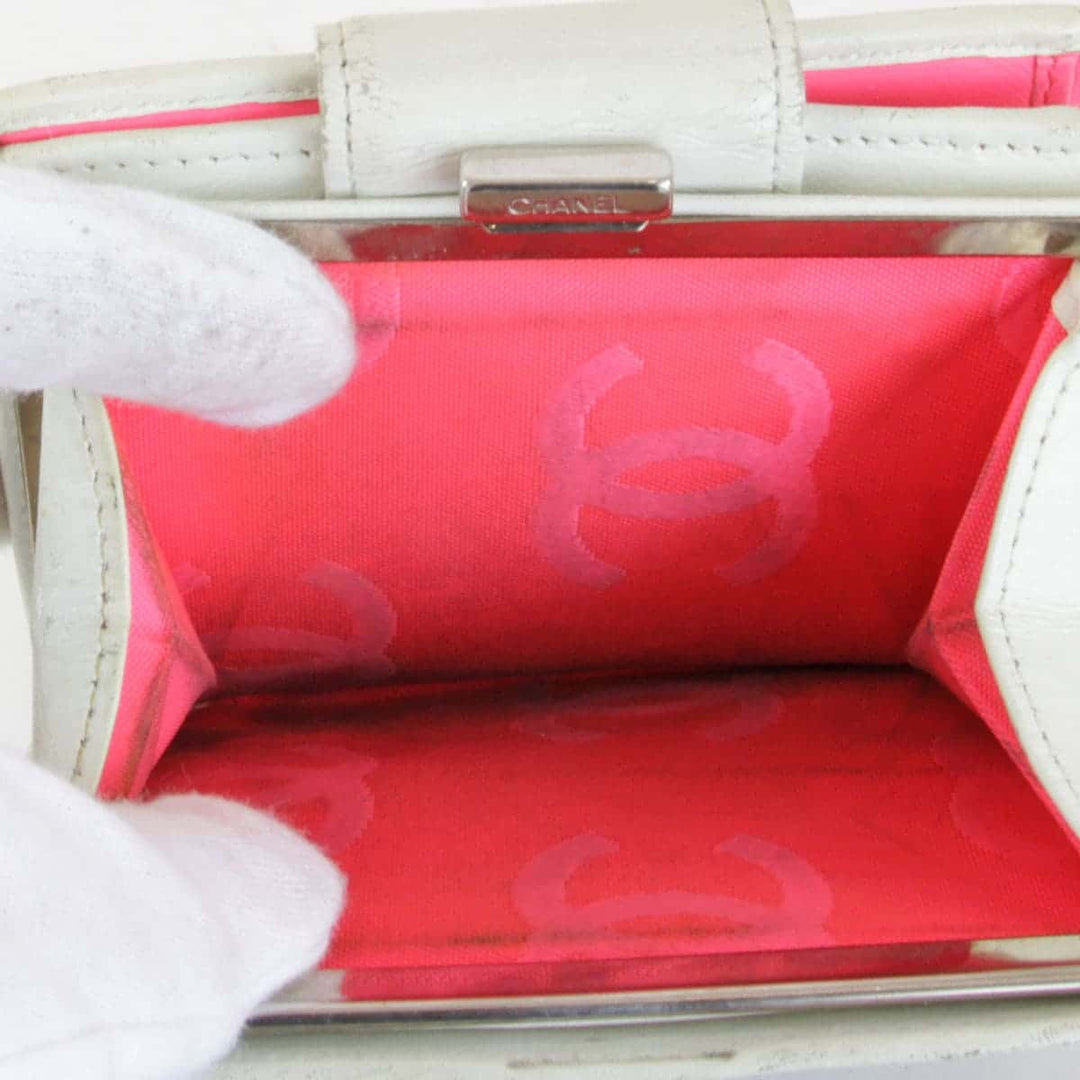 『USED』 
CHANEL シャネル 
 カンボンライン 二つ折り財布 
レザー ホワイト