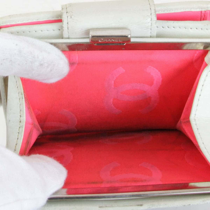 『USED』 
CHANEL シャネル 
 カンボンライン 二つ折り財布 
レザー ホワイト