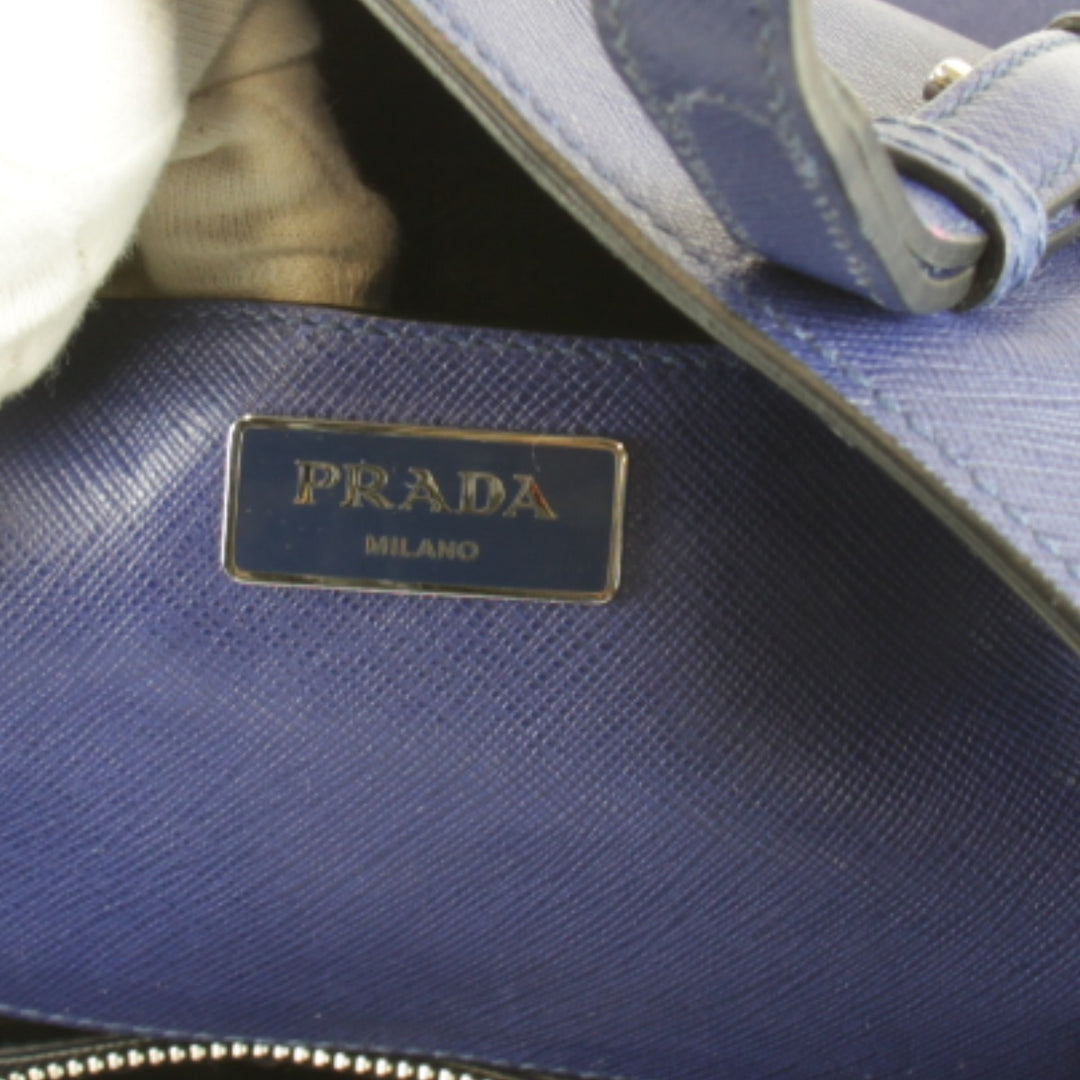 『USED』 
PRADA プラダ 
 サフィアーノ トライアングルロゴ ショルダー 肩掛け ハイブランド トートバッグ 
レザー ネイビー