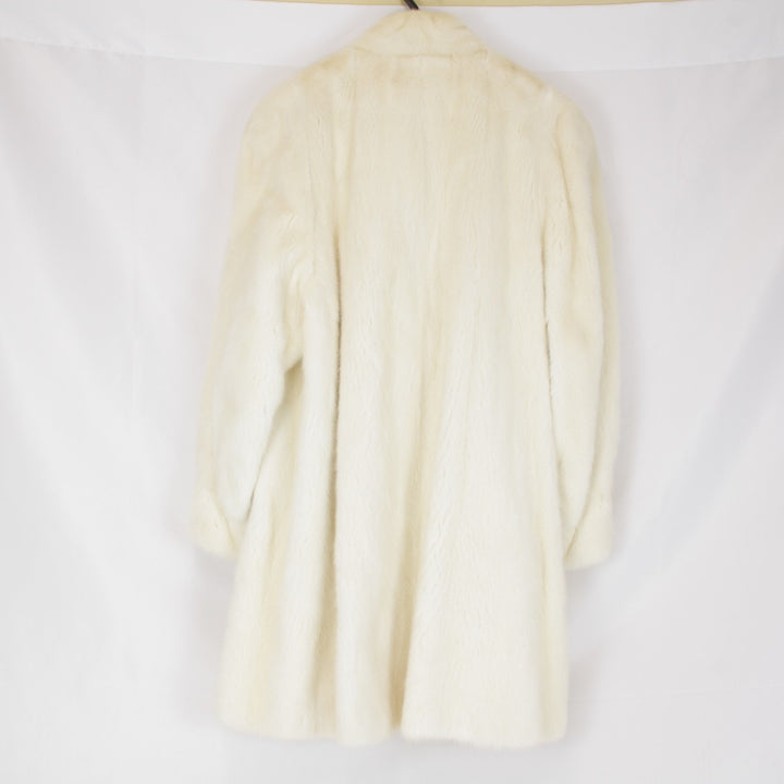 美品『USED』 
SAGA MINK サガミンク 
 毛皮 
ミンク ホワイト
