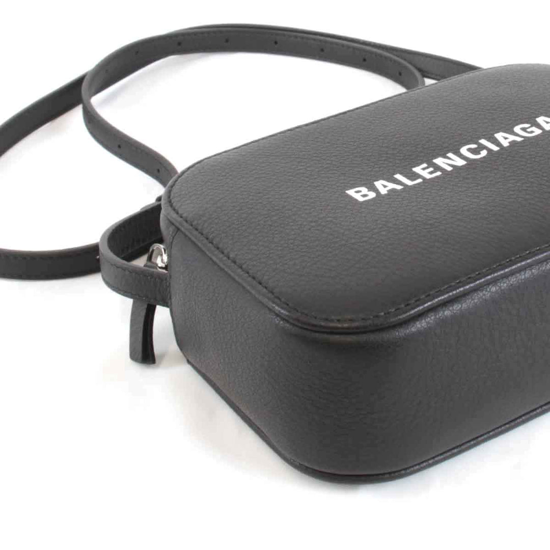 美品『USED』 
BALENCIAGA バレンシアガ 
 カメラショルダーバッグ ショルダーバッグ 
レザー ブラック